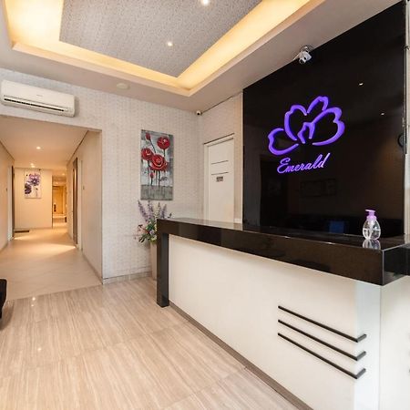 Life Emerald Hotel סוראבאיה מראה חיצוני תמונה