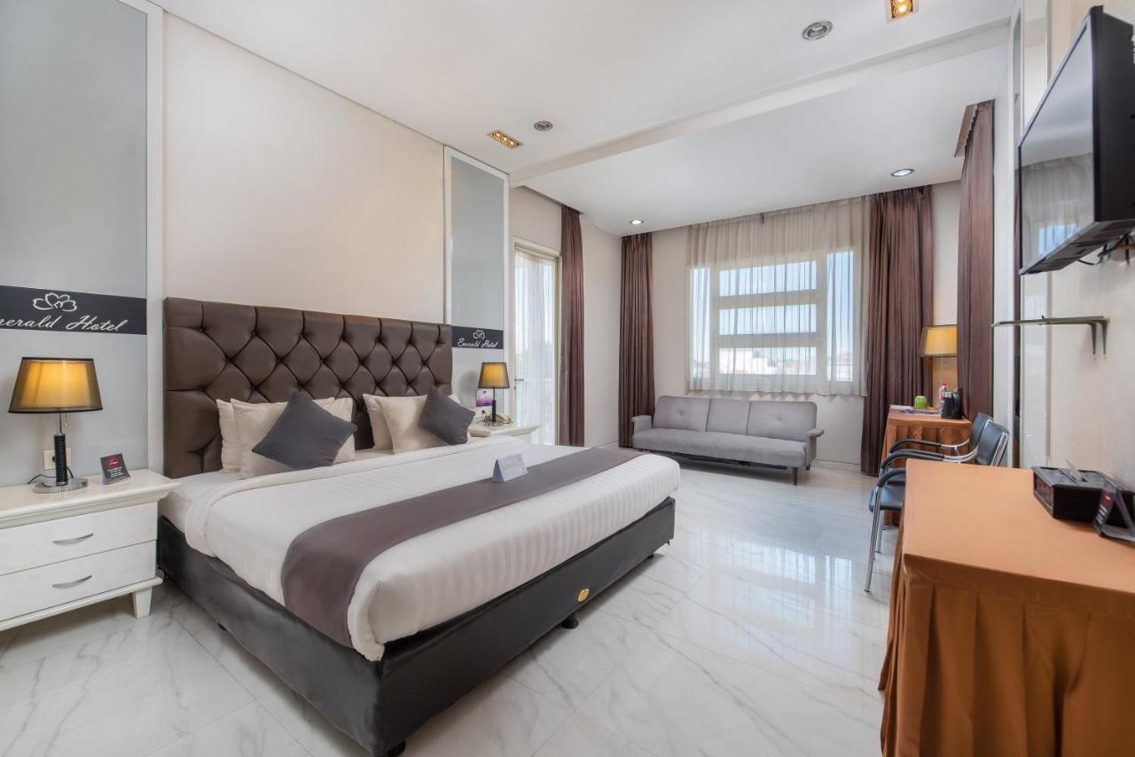 Life Emerald Hotel סוראבאיה מראה חיצוני תמונה