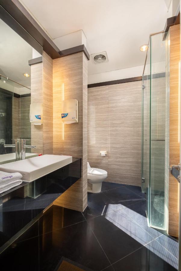 Life Emerald Hotel סוראבאיה מראה חיצוני תמונה