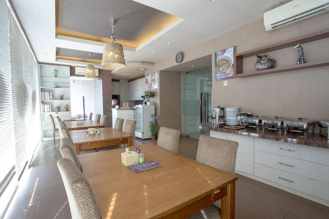 Life Emerald Hotel סוראבאיה מראה חיצוני תמונה