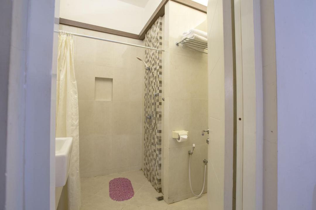 Life Emerald Hotel סוראבאיה מראה חיצוני תמונה