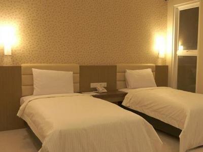 Life Emerald Hotel סוראבאיה מראה חיצוני תמונה