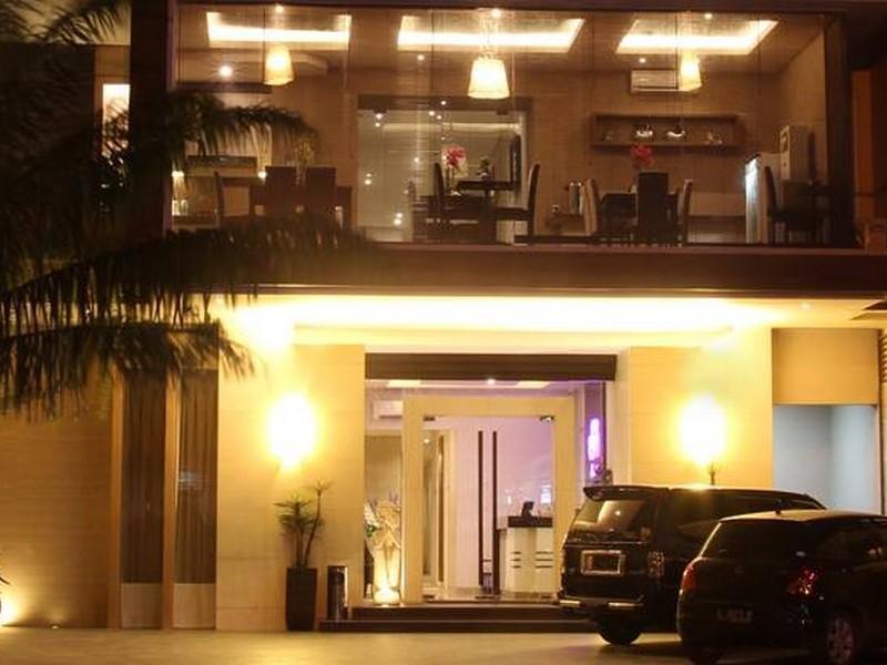 Life Emerald Hotel סוראבאיה מראה חיצוני תמונה